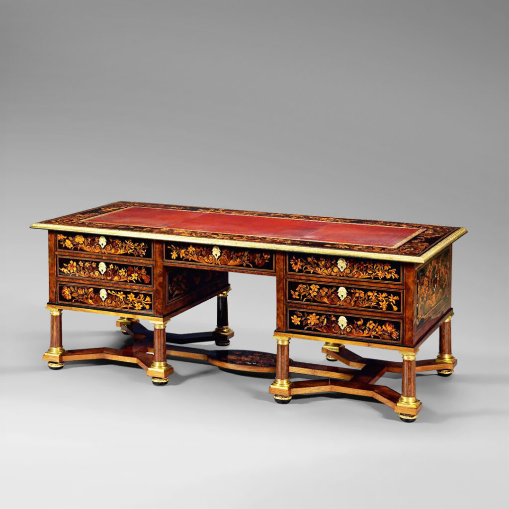 Bureau-a-huit -pieds-par-Andre-Charles-Boulle-Christophe-de-Quenetain-historien-de-lart