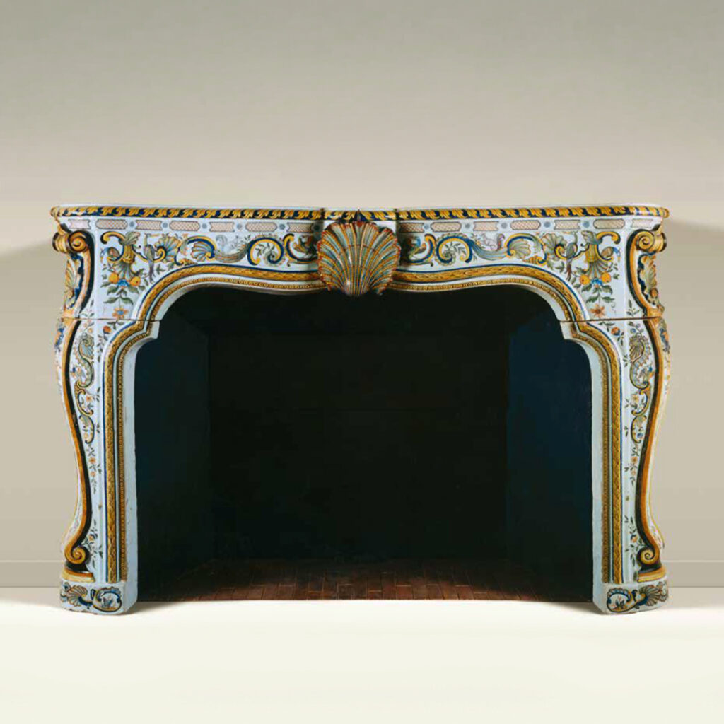Cheminee-en-faience-par-la-manufacture-de-Rouen-Christophe-de-Quenetain-historien-de-lart
