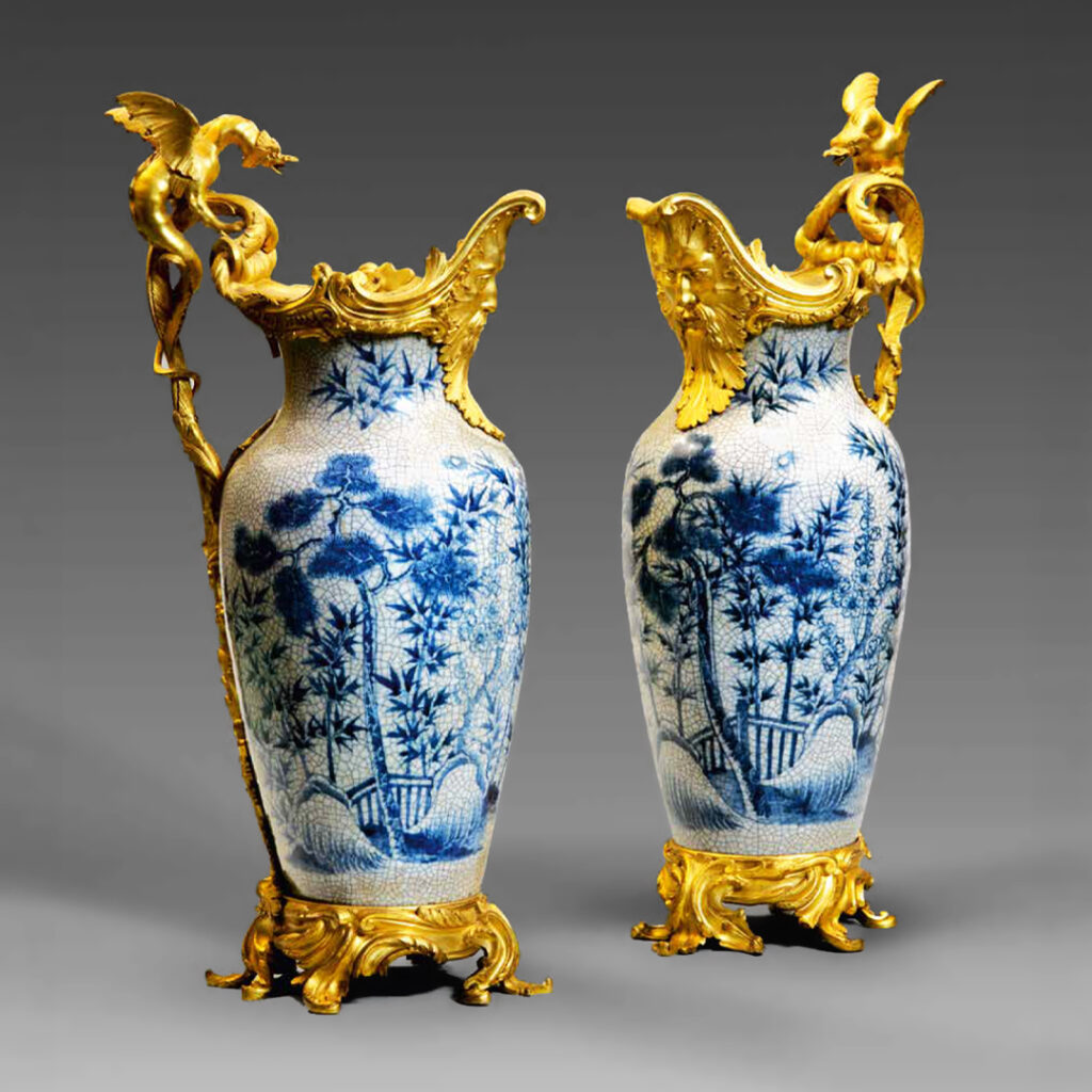 Paire-aiguieres-aux-dragons-Christophe-de-Quenetain-historien-de-lart