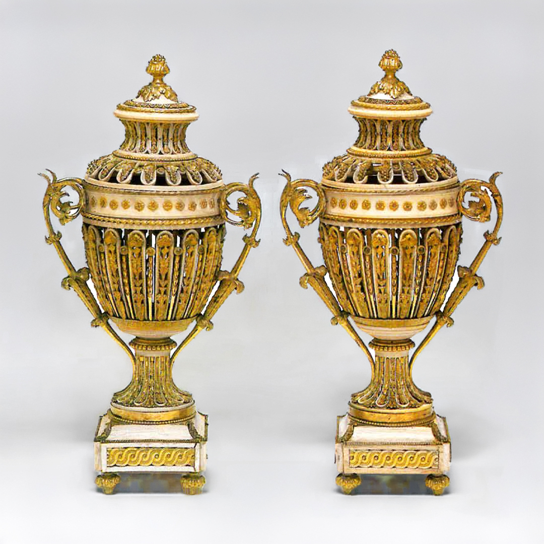 Paire-de-vases-en-Sevres-attribues-a-Pierre-Philippe-Thomire-Christophe-de-Quenetain-historien-de-lart